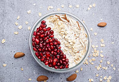 Pomegranate Overnight Oat Meal